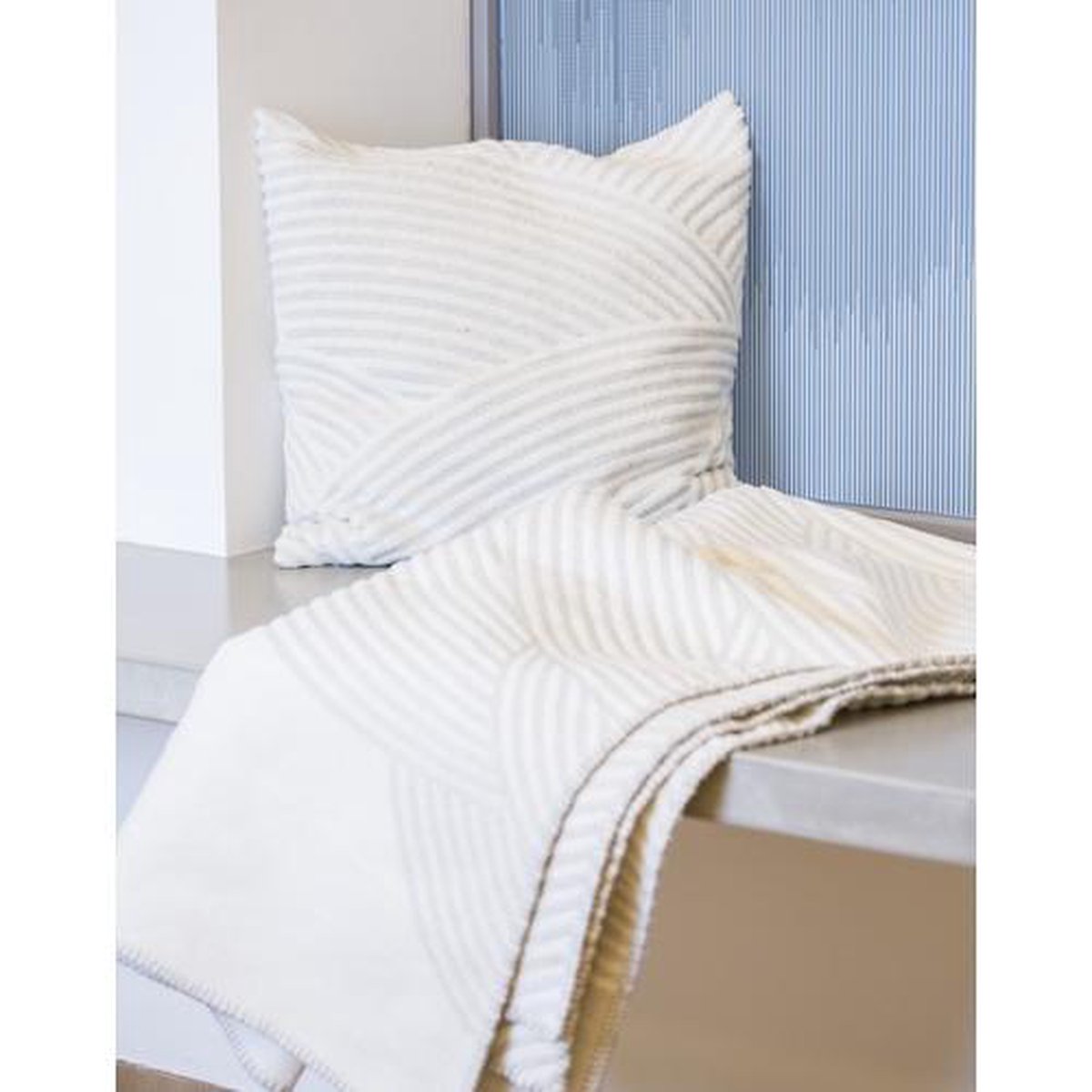David Fussenegger plaid DECO curvylines 130x200cm lightgrey
