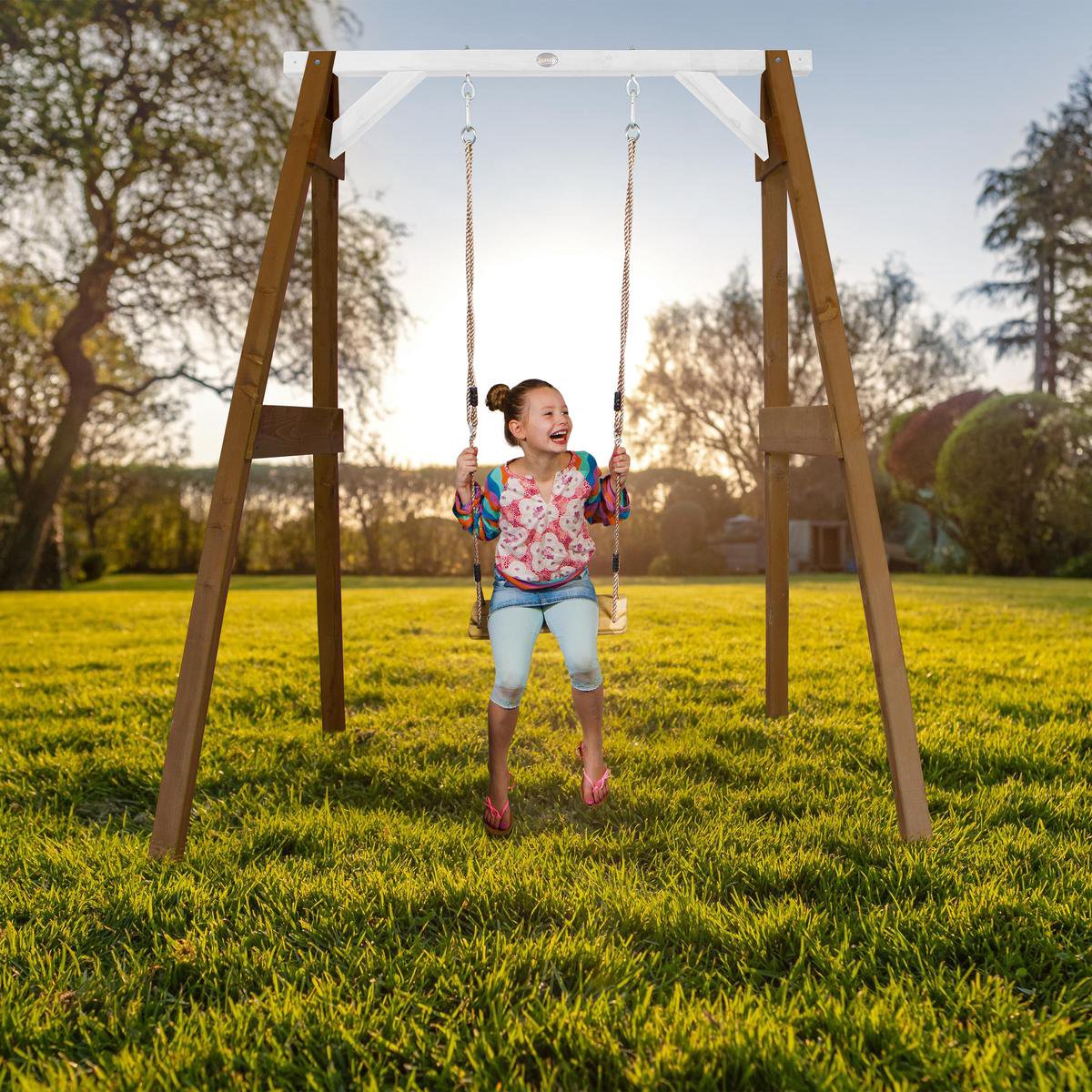 AXI Enkele Houten Schommel in Bruin/Wit - FSC hout - Vrijstaande schommelset voor kinderen met houten schommelzitje - Schommelset voor kinderen - 10 jaar Garantie! — afbeelding 3