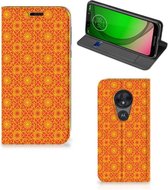 Motorola Moto G7 Play Hoesje met Magneet Batik Orange