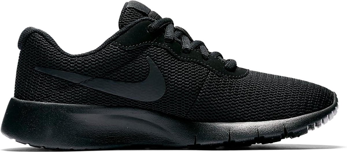 Nike Tanjun Bg Jongens Sneakers - Black/Black - Maat 36.5 | bol.com