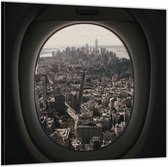 Dibond –Stad vanuit Vliegtuigraampje-50x50 Foto op Aluminium (Met ophang)
