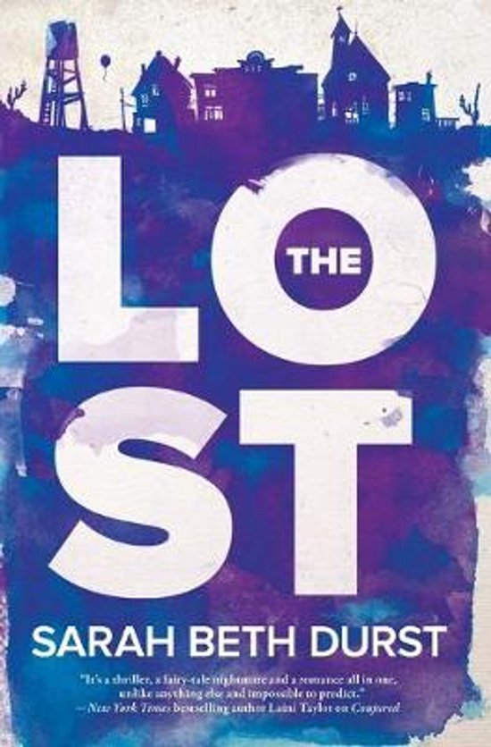 Boekomslag met de titel 'The Lost' en de naam 'Sarah Beth Durst'. Silhouetten van gebouwen tegen een paarse en blauwe achtergrond.