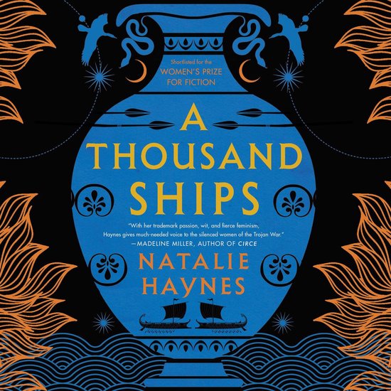 Livre "A Thousand Ships" avec une amphore bleue et du texte doré. "Shortlisted for the WOMEN'S PRIZE FOR FICTION".