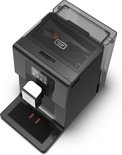 Bovenaanzicht van de zwarte Krups Intuition volautomatische espressomachine, deksel open.