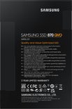 Zijkant van Samsung 870 QVO 2TB SSD-verpakking met productinformatie in meerdere talen.