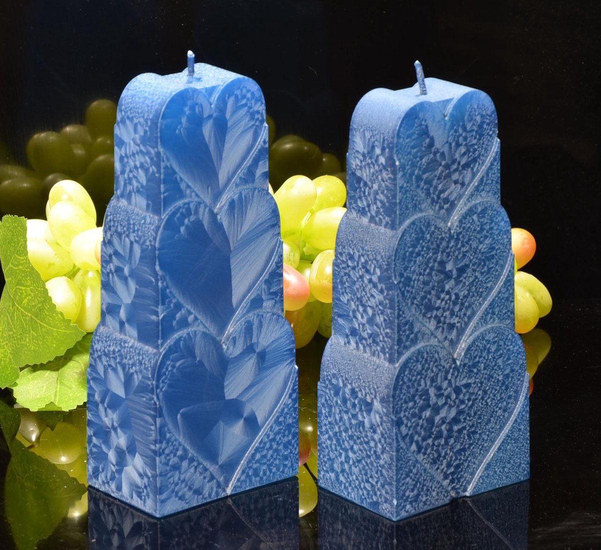 Gestapelde harten kaars uitgevoerd in BLAUW POLYMICO, hoogte: 18 cm - Gemaakt door Candles by Milanne