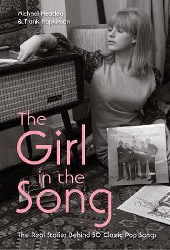 Boekomslag 'The Girl in the Song' met een jonge vrouw die een elpee vasthoudt.