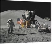 Astronaut salutes beside U.S. flag (maanlanding) - Foto op Canvas - 100 x 75 cm