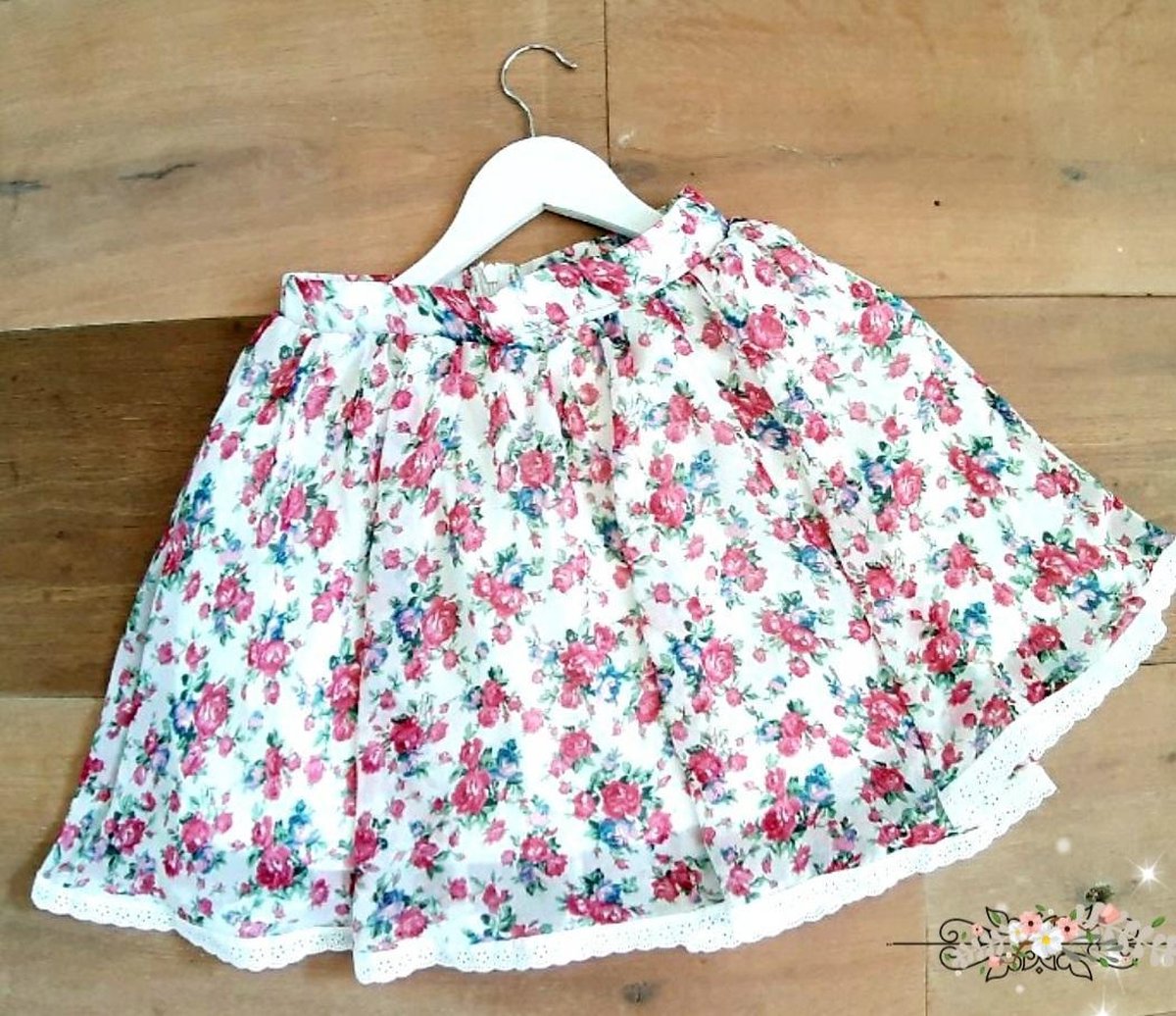 Mini Skirt / Bloemen Rok+++ Seller Guaruntee super mooi