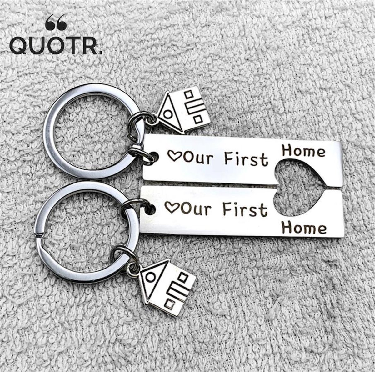 QUOTR. Sleutelhanger RVS - Out First home - 2 stuks - Ons eerste huis -  hartje - 2 huisjes | bol