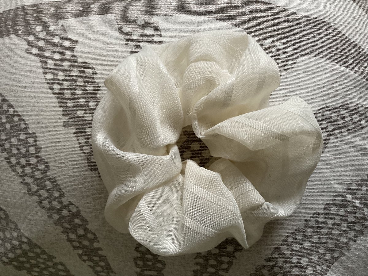 Scrunchie haarelastiek XL - gebroken wit gemêleerd - voor bruiloft en 1e communie