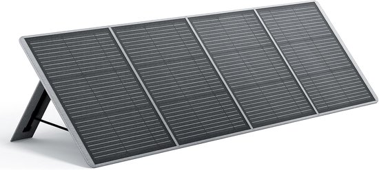 Grijze, opvouwbare zonnepanelen met een rasterpatroon, ondersteund door een donkergrijze standaard.