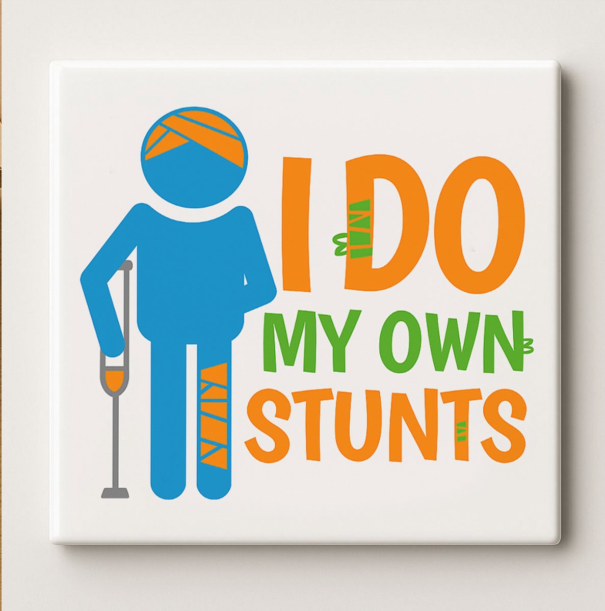 Nevolis I Do My Own Stunts Keramische Tegel – Grappige Blessure Humor Quote Wanddecoratie – Woon- & Kantoor Decoratie – 15 × 15 cm Multi Color