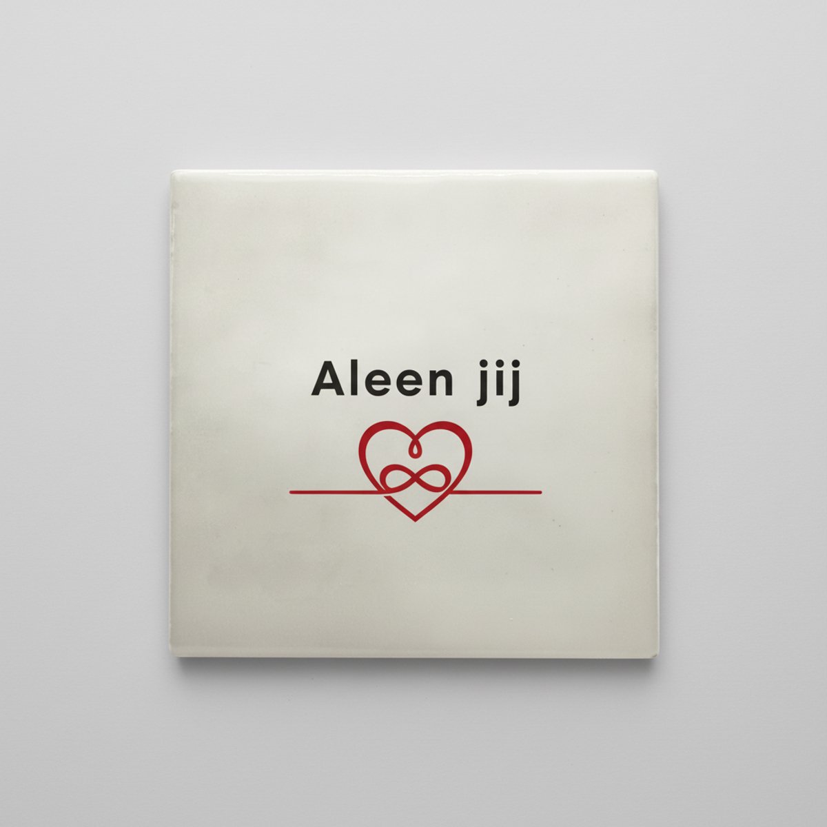 Romantische Liefdesquote Keramische Tegel “Alleen Jij” met Hartjesdesign – Minimalistisch