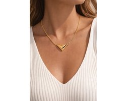 Lundholm Luxe Ketting Dames Jewellery Goudkleurig Waterproof Hanger Driehoek – Premium Stainless Steel Ketting Goud Verguld – My Juul Serie - Vrouwen Cadeautjes Cadeau Sieraad – 40 cm – Scandinavisch Design – Cadeau voor Vrouw