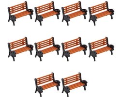 KARZO - Set van 10 geschilderde miniatuur tuinbanken in schaal 1:87 voor modelbouw, treinen en diorama's, geschikt voor HO, OO en TT modelspoor met gedetailleerde afwerking