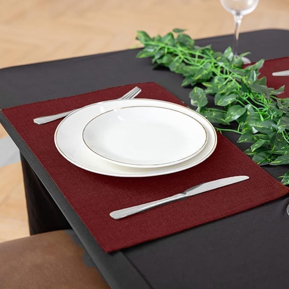 Candala Placemats 8 stuks hittebestendige tafelbeschermer, strijkvrij, kreukvrij, wasmachinebestendig, geschikt voor de droger, antislip placemats (bordeaux)