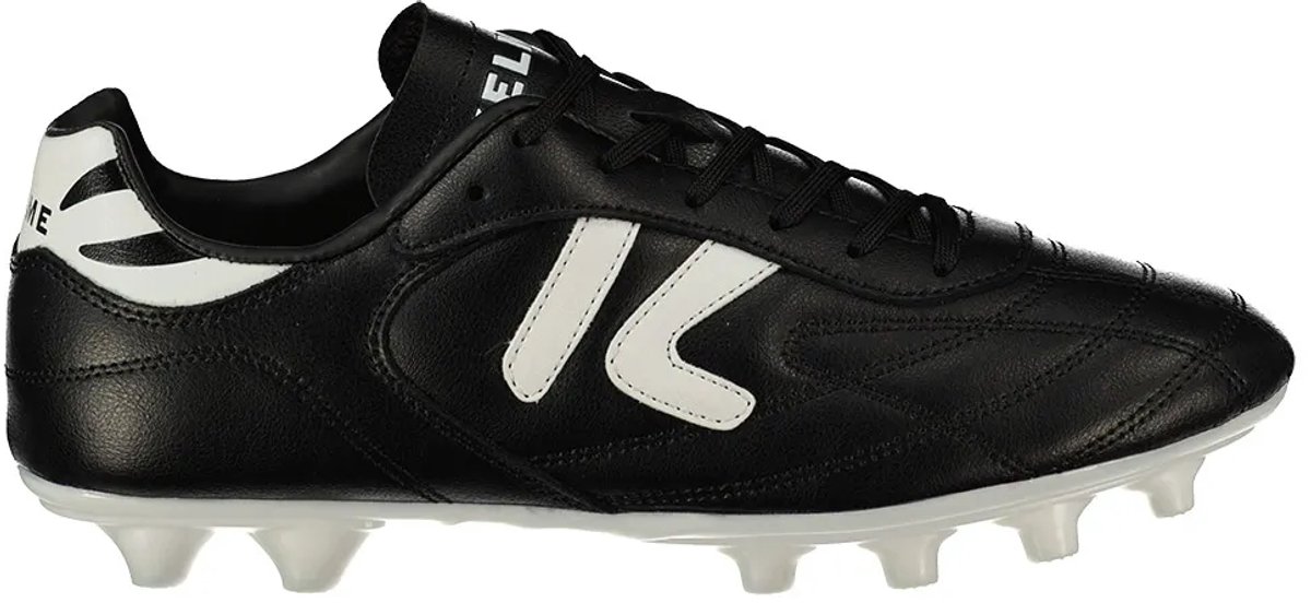 Zwarte Kelme Heritage Mg voetbalschoenen EU 44, van action leer met witte details en flexibele polyurethaan coating.