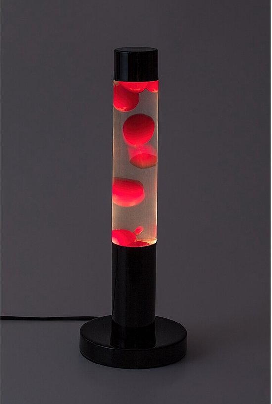 Een gloeiende rode lavalamp met een zwarte voet en dop, op een grijze achtergrond. Rode bollen stijgen en dalen.