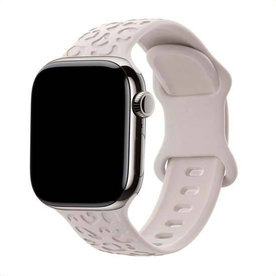 Smartwatch met lichtgrijs siliconen bandje met een opengewerkt patroon van leopard-achtige vlekken.