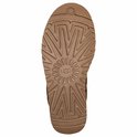Onderkant van een cognackleurige UGG laars met een UGG logo in het midden.