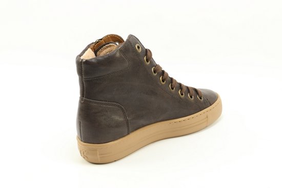 Donkerbruine leren hoge sneaker met bruine veters, rits aan de zijkant en beige zool.