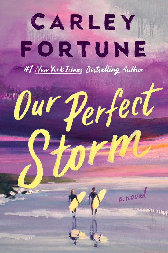Boekcover 'Our Perfect Storm' van Carley Fortune. Paarse en roze lucht, twee figuren met surfplanken op het water.