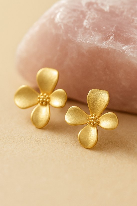 Chriscoco 4 Paar Sterling Zilveren Stud Oorbellen Voor Vrouwen Hypoallergeen Goud Studs Oorbellen Sets Voor Meerdere Piercings CZ Dot Flower Heart Earring Kleine Hoop Oorbellen Stack