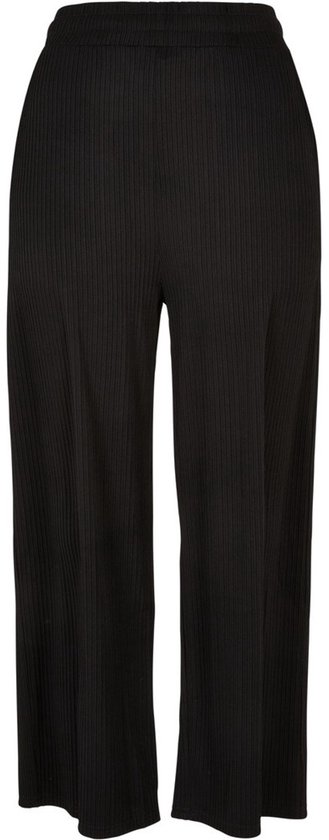 Zwarte culotte met rechte pijpen en een verticale ribbelstructuur.