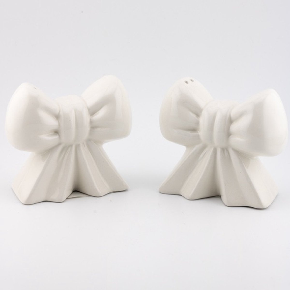 Aardewerk peper en zoutstel bows beige