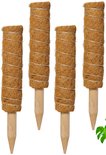 Vier kokos mosstokken met houten punt, op een witte achtergrond.