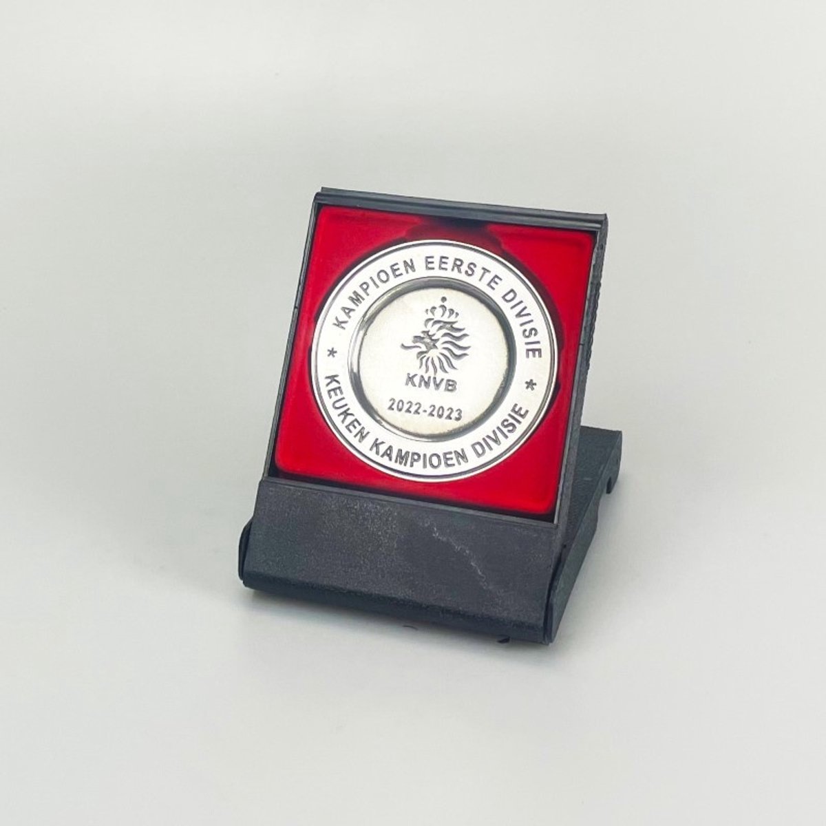Miniatuur Kampioensschaal KeukenKampioenDivisie 2022/2023 - Heracles Almelo - Officeel KNVB Product - Heracles Almelo cadeau - Fanartikel