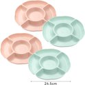 Twee roze en twee lichtgroene snackborden, elk met 5 vakken. 24,5 cm breed.