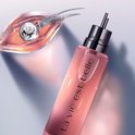 Lancôme La Vie est Belle navulfles naast een sierlijke parfumfles. Roze parfum.