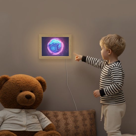 Nachtlampje 20x15 cm - Kinder lampje - Voetbal - Sport - Blauw - Paars - Tafellamp kinderkamer - Slaapkamer lamp - Bedlamp kinderen - Kinderlampje stopcontact - Wandlamp babykamer - Nachtlampjes van OnlyWow — afbeelding 5