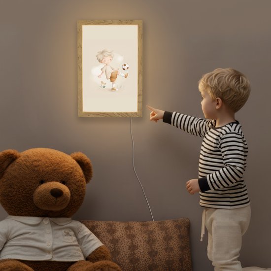 Nachtlampje 20x30 cm - Kinder lampje - Jongen - Beige - Minimalistisch - Voetbal - Tafellamp kinderkamer - Slaapkamer lamp - Bedlamp kinderen - Kinderlampje stopcontact - Wandlamp babykamer - Nachtlampjes van Merkloos — afbeelding 5