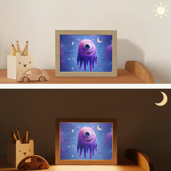 Nachtlampje 20x15 cm - Kinder lampje - Monster - Ruimte - Sterren - Paars - Tafellamp kinderkamer - Slaapkamer lamp - Bedlamp kinderen - Kinderlampje stopcontact - Wandlamp babykamer - Nachtlampjes van OnlyWow — afbeelding 4