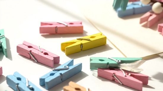 Mini Pinces Pastel | Clips pour cartes ou photos | 30 Mini pinces couleurs pastel | Petits piquets de bois | Porte-cartes, pinces en bois, Mini pinces, Mini Épingles à linge | Cartes suspendues avec de belles chevilles | Raccrochez des cartes