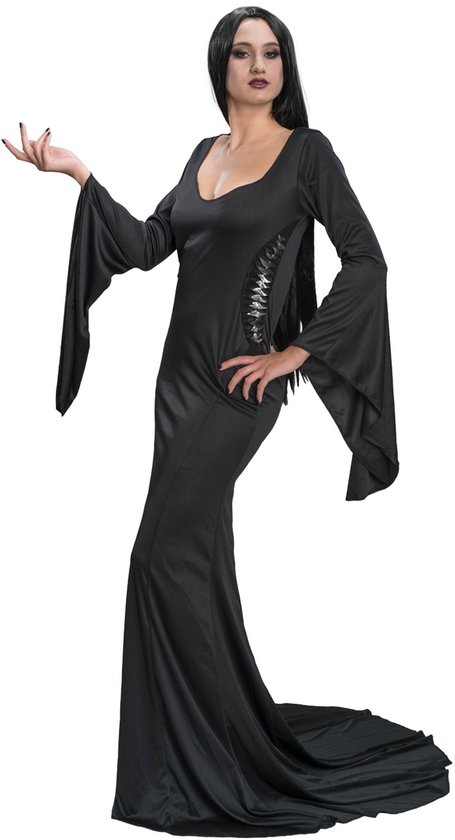 Volwassen Morticia Addams kostuum, zwarte jurk met wijde mouwen, sleep en kanten details.