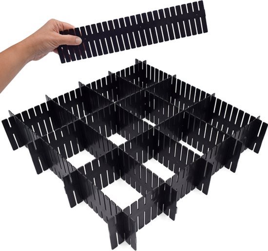 Zwarte ladeverdelers van Yourganized, die een rooster vormen wanneer gemonteerd.