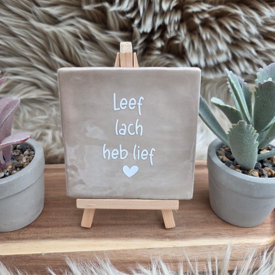 CreaCraft - Robuust Wenstegeltje – leef lach heb lief - Handmade – Hip trendy tegeltje – Tegeltje met Spreuk – Housewarmingcadeau of zomaar – Keramiek – 10x10 cm – Wanddecoratie –Sfeervol en Persoonlijk - Vriend(in) – Trendy nu – Origineel cadeau