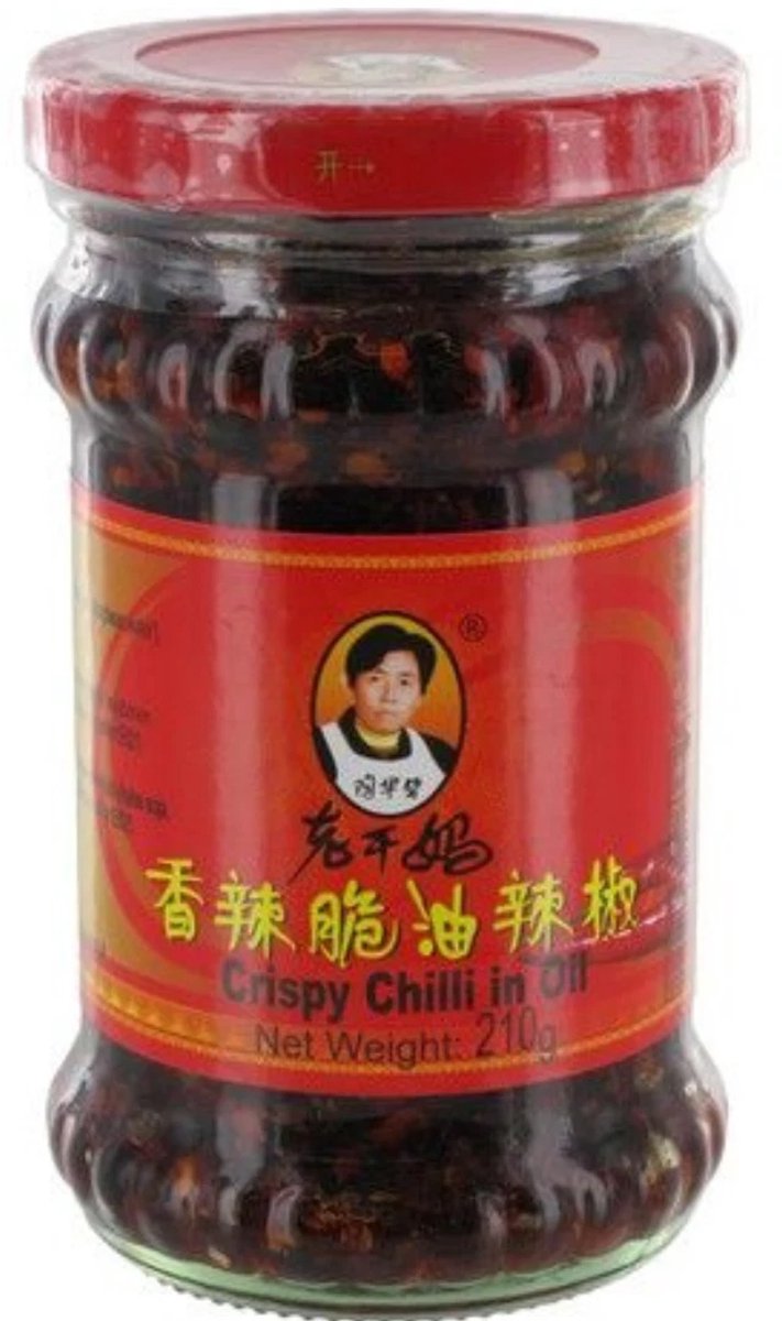Lao Gan Ma Crispy Chilli in Oil 210g Authentieke Chinese Chili Olie met Krokante Stukjes Pikante Smaakmaker voor Noodles, Rijst en Dips Originele Gebakken Chilipeper in Olie met Kajal Sticker