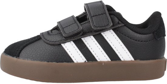 Zwarte Adidas sneaker met klittenbandsluiting, witte strepen en bruine zool, zij-aanzicht.