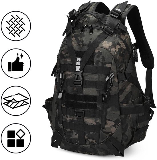 Legergroene camouflage rugzak met diverse vakken en MOLLE-systeem.