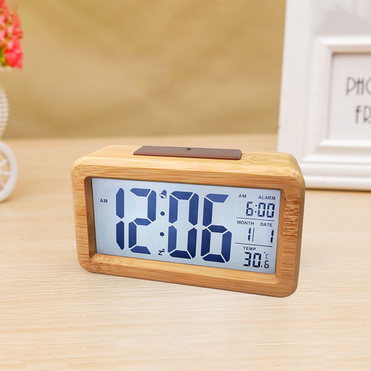 Houten digitale klok voor thuis, wekkers op batterijen, slimme klok met ultragroot display voor slaapkamers, naast, tafel, bureau