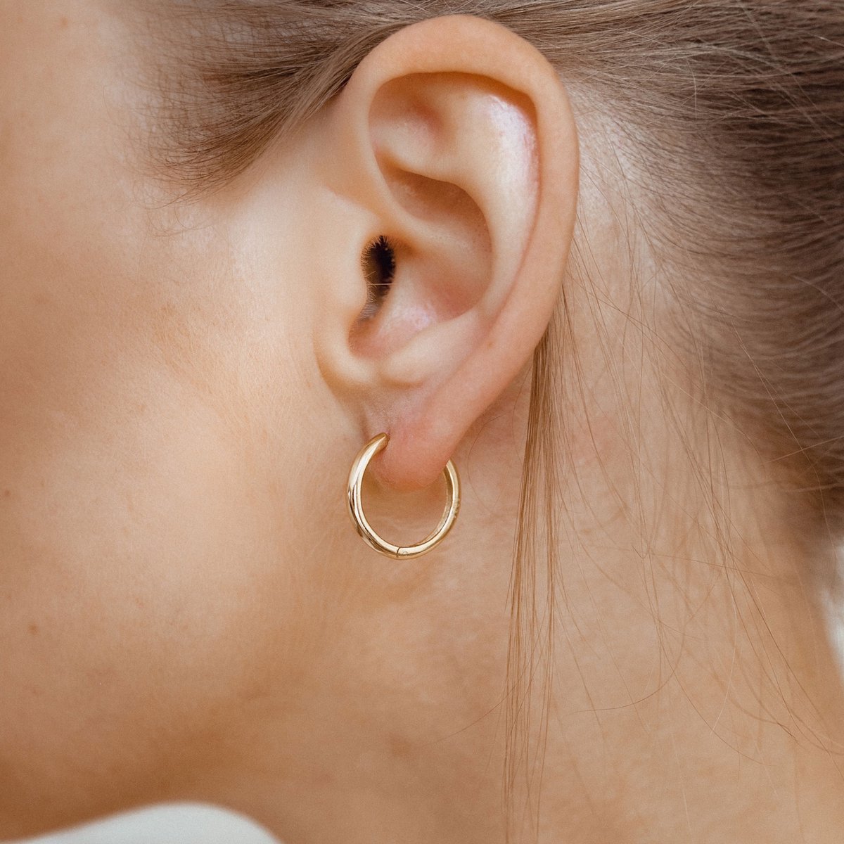 Hey Happiness Medium Hoepel Essential Dames Oorringen - 925 Sterling Zilver, 18K Verguld - Ø18 mm - Klassiek & Elegant - Goud