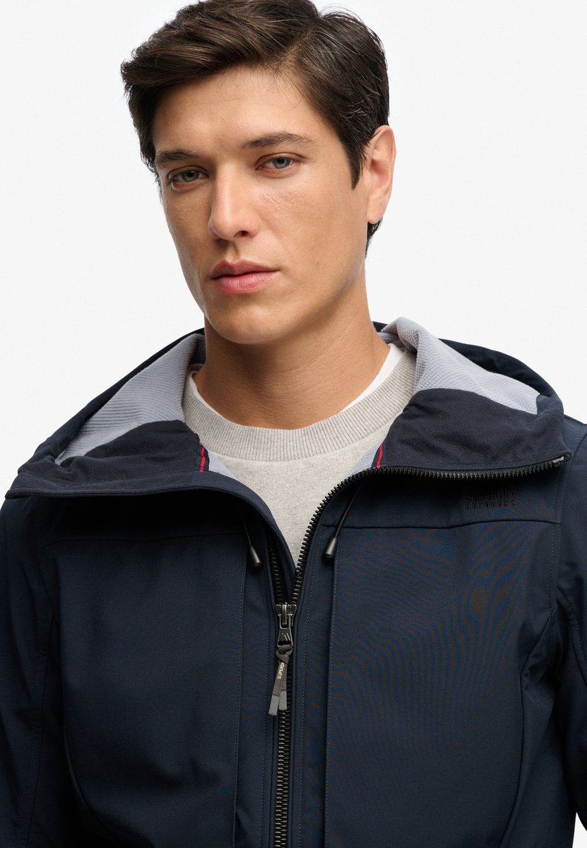 Superdry Jas Hooded Softshell Trekker Jkt M5012327a 98t Eclipse Mannen Blauw