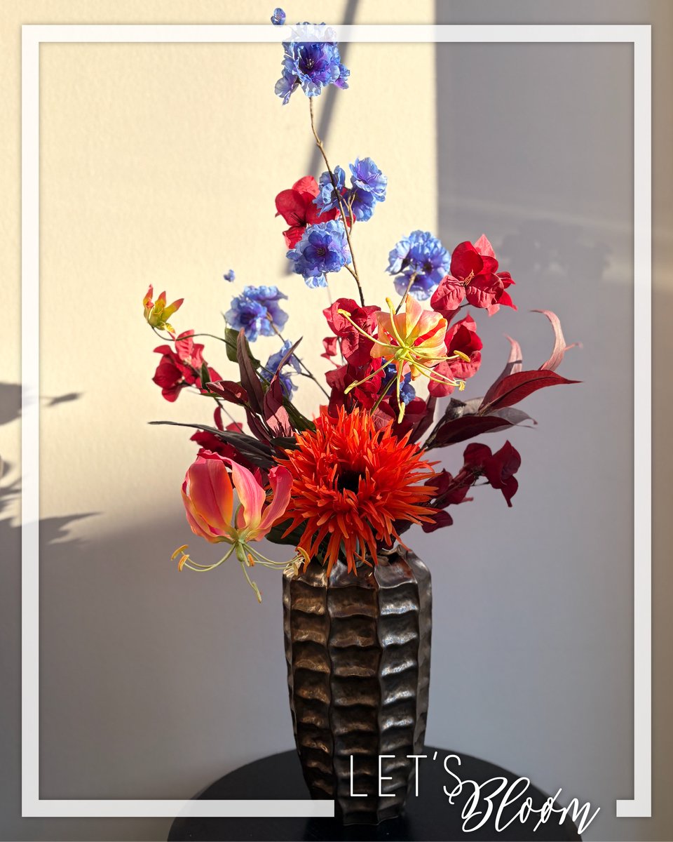 Let's Bloøm | zijden boeket burgundy orange | Zijden bloemen | Rood | Roze | Blauw | Oranje | Trend kleur | Trend bloemen | Bloesem | Eucalyptus | Dhalia | Gerbera| Kunstbloemen | Kunsttakken | Kunstboeket |