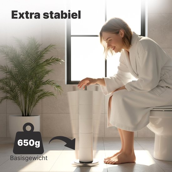 Vrouw in badjas zit naast een stabiele, verzwaarde toiletrolhouder van 650g.