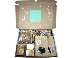 Birthday XL Thee brievenbus cadeau - verjaardag - thee - honing - noga - fudge - stroopwafels